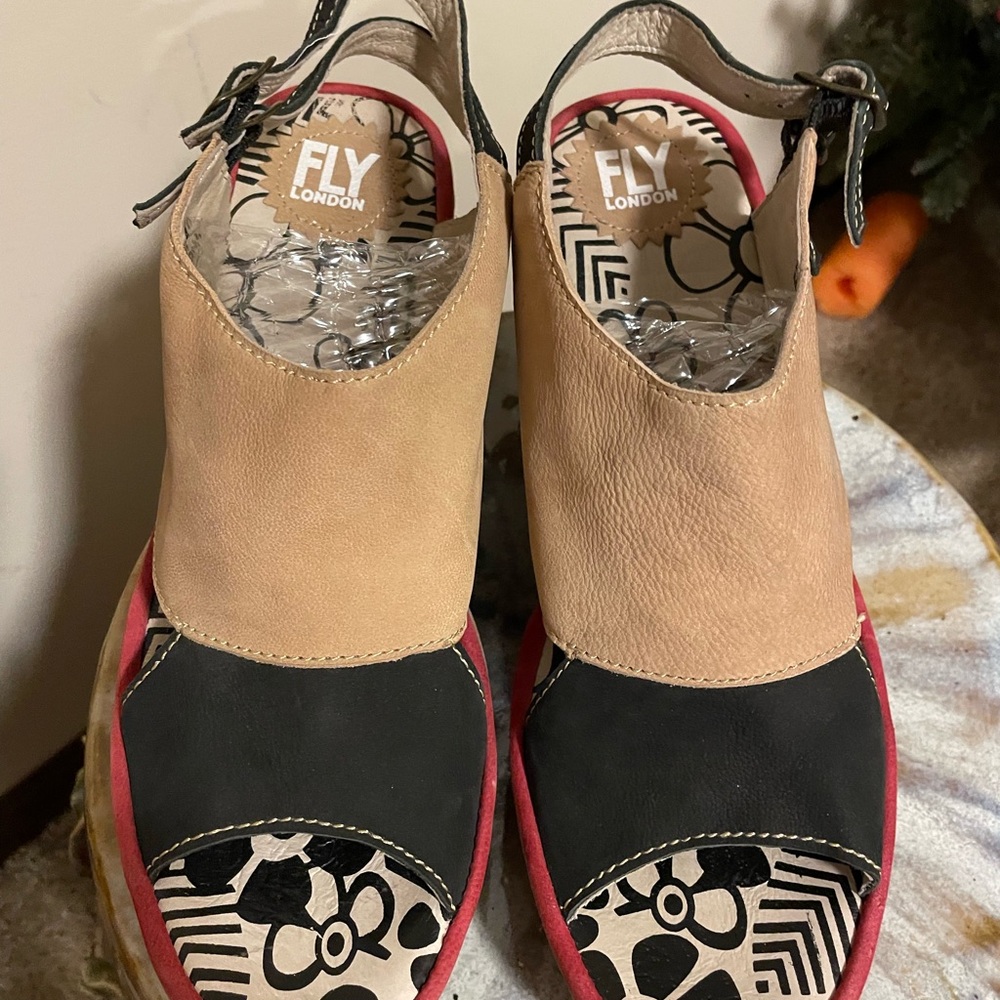 Fly London Women's Beige and Black Sandals